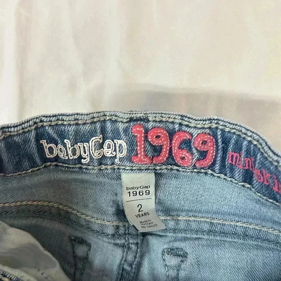 GAP - skinny cut  kids denim jeans. Size 2 - Picture 2 of 4